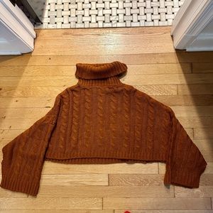 Steve Madden cropped sweater size M